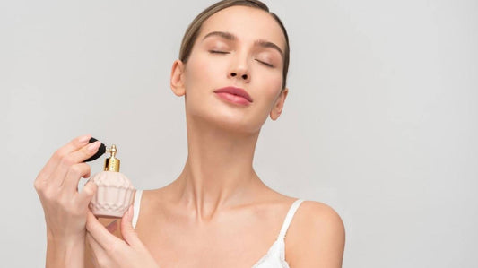 ¿Qué perfume va mejor a cada tipo de piel? A la hora de elegir qué perfume es mejor sería aconsejable guiarnos por nuestro tipo de piel. Esta guía puede ser tu mejor arma para acertar ¡Toma nota!