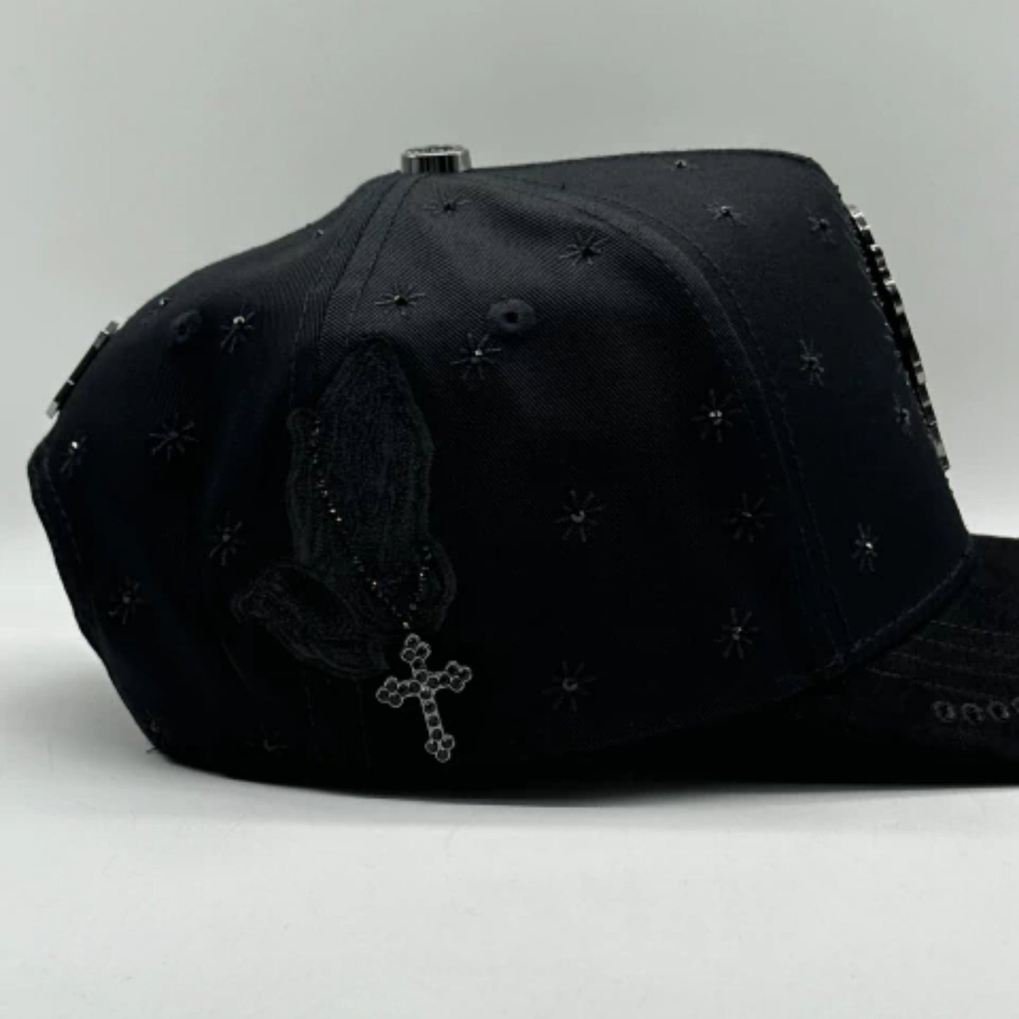 GORRA BIGG BOSS // SAN JUDAS CRYSTAL TOTAL  BLACK